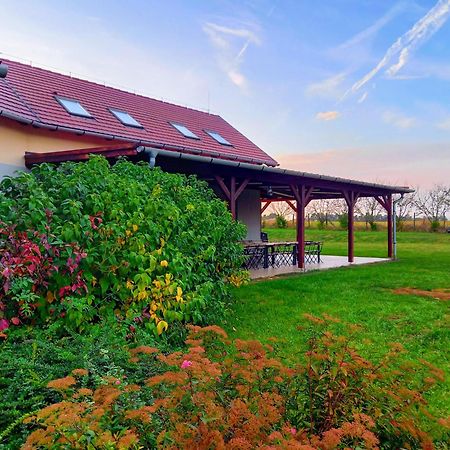 Horpacsi Europa Piheno Koezpont Hotel Екстериор снимка