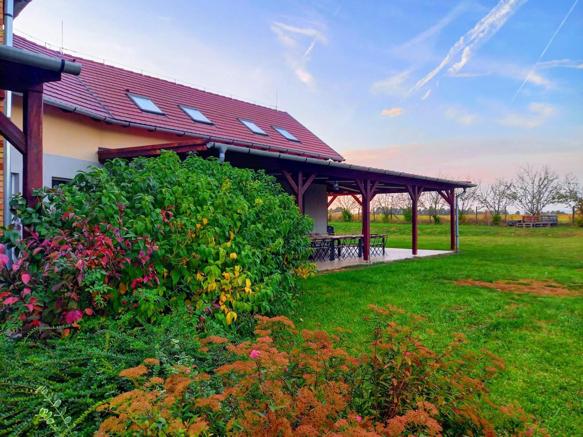 Horpacsi Europa Piheno Koezpont Hotel Екстериор снимка
